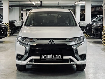 Mitsubishi Outlander, 2022г, передний привод, вариатор