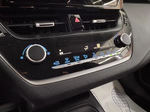 Toyota Corolla, 2022г, передний привод, вариатор