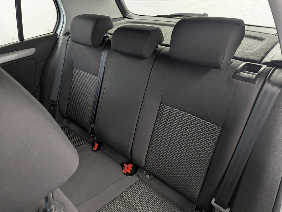 Volkswagen Golf, 2011г., передний привод, робот