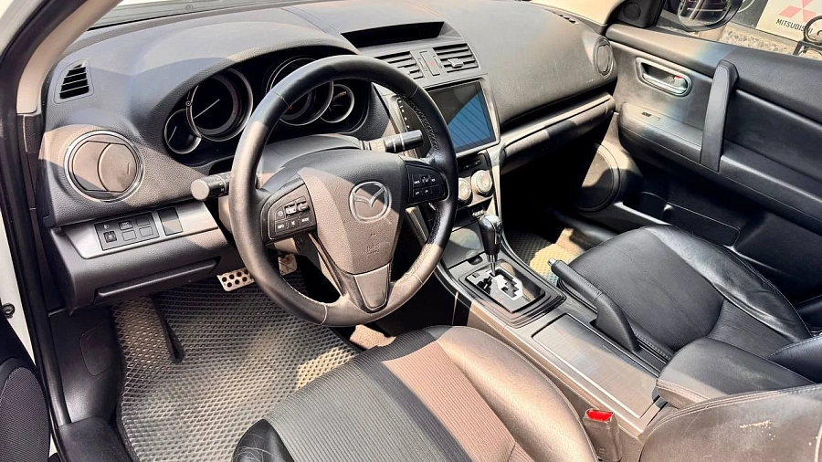 Mazda 6, 2010г., передний привод, автомат