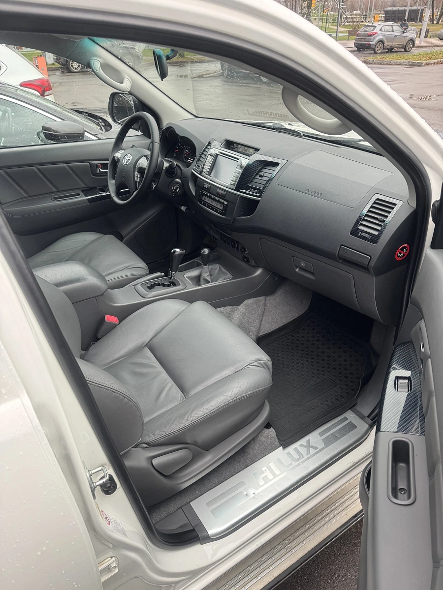 Toyota Hilux, 2012г., полный привод, автомат
