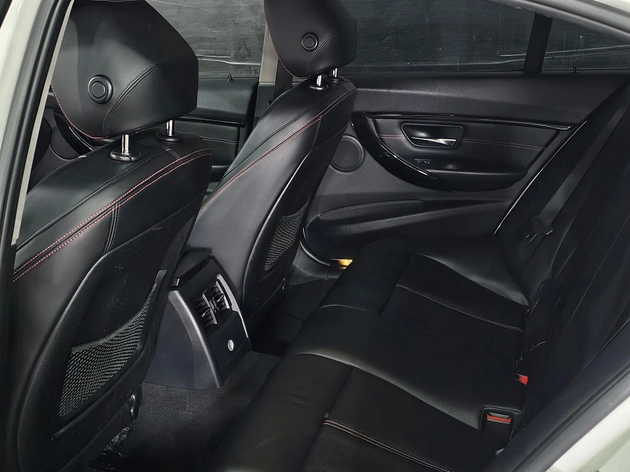 BMW 3 серии, 2012г., задний привод, автомат