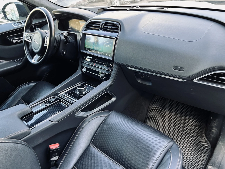Jaguar F-Pace, 2020г., полный привод, автомат