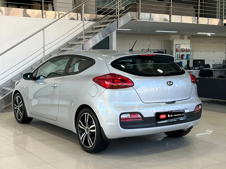 Kia Ceed, 2015г., передний привод, автомат