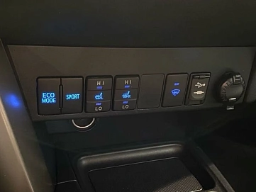 Toyota RAV4, 2015г, передний привод, автомат