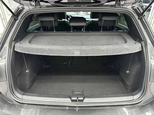 Volkswagen Golf, 2021г, передний привод, робот