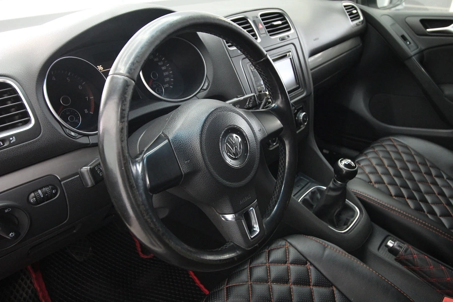 Volkswagen Golf, 2010г., передний привод, механика