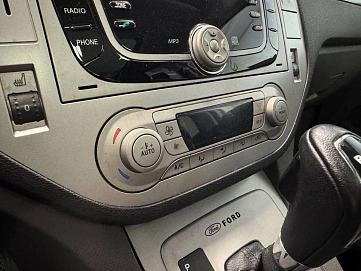 Ford Kuga, 2011г, передний привод, автомат
