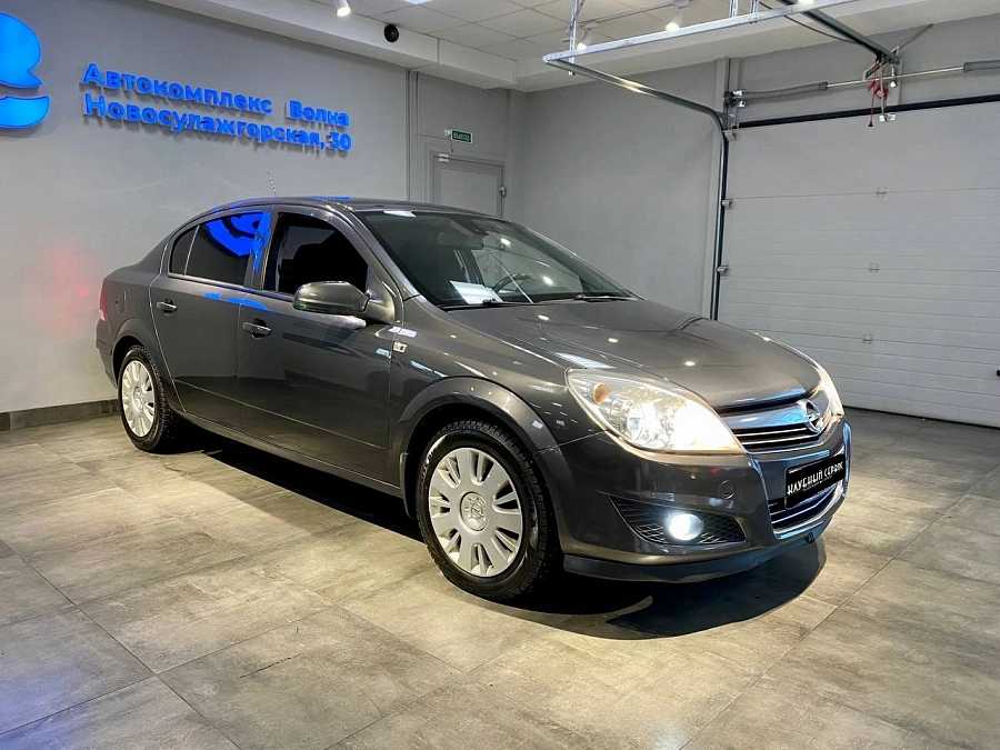Opel Astra, 2010г., передний привод, автомат