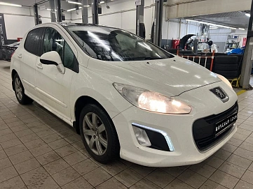 Peugeot 308, 2013г, передний привод, автомат