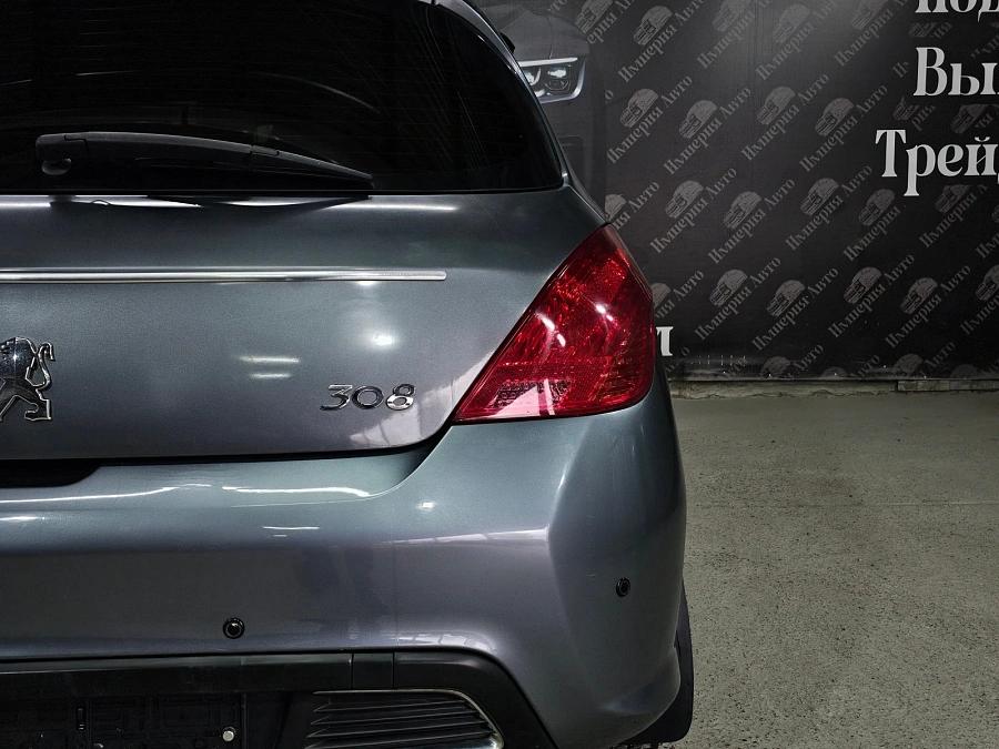 Peugeot 308, 2010г., передний привод, автомат