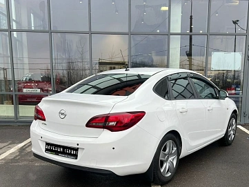 Opel Astra, 2012г, передний привод, автомат