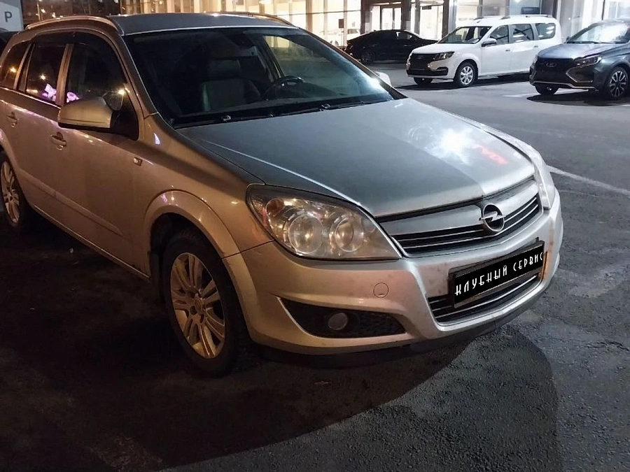 Opel Astra, 2011г., передний привод, автомат