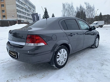 Opel Astra, 2011г, передний привод, механика