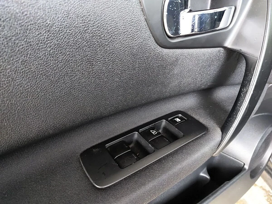 Nissan Qashqai, 2013г., передний привод, вариатор