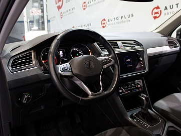 Volkswagen Tiguan, 2021г, передний привод, робот
