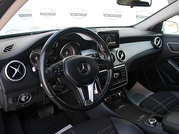 Mercedes-Benz , 2015г., полный привод, робот
