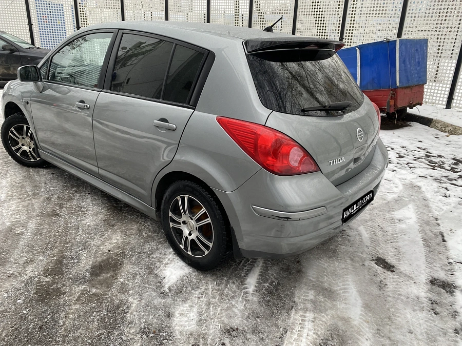 Nissan Tiida, 2011г., передний привод, автомат