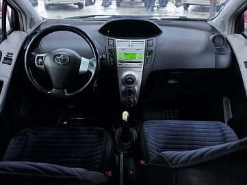 Toyota Yaris, 2006г., передний привод, механика