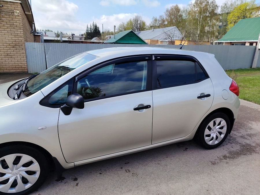 Toyota Auris, 2009г., передний привод, робот