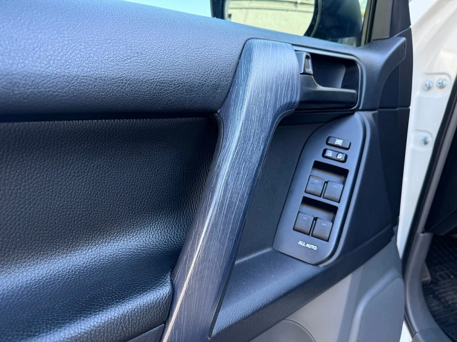 Toyota Land Cruiser Prado, 2010г., полный привод, автомат