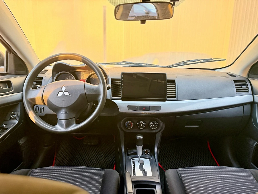 Mitsubishi Lancer, 2010г., передний привод, автомат
