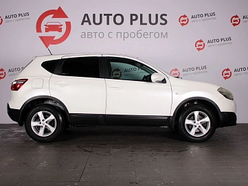 Nissan Qashqai, 2013г., передний привод, вариатор