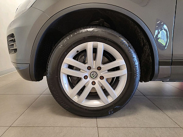 Volkswagen Touareg, 2010г, передний привод, автомат