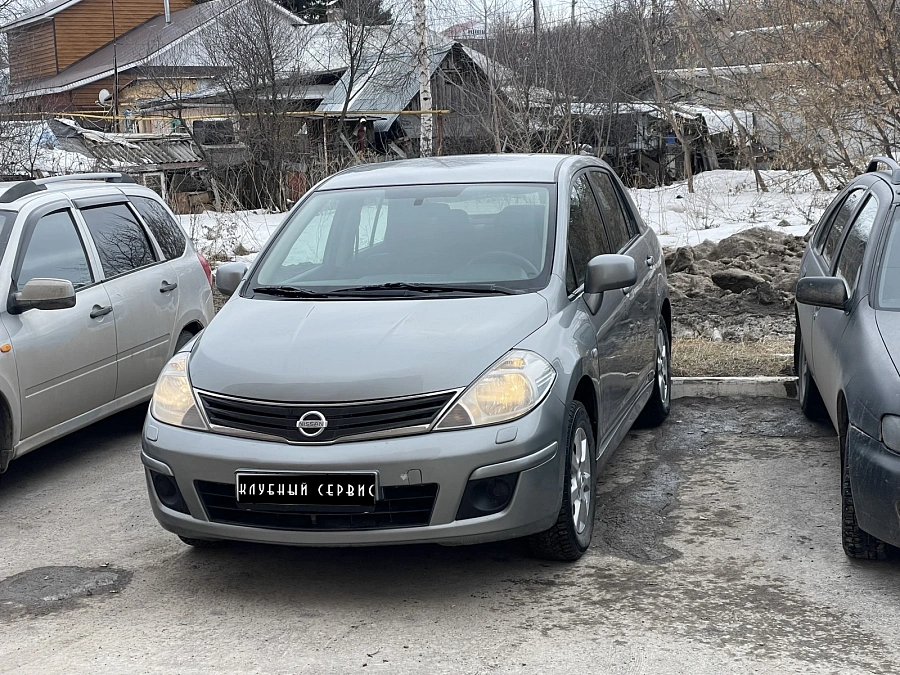 Nissan Tiida, 2010г., передний привод, автомат