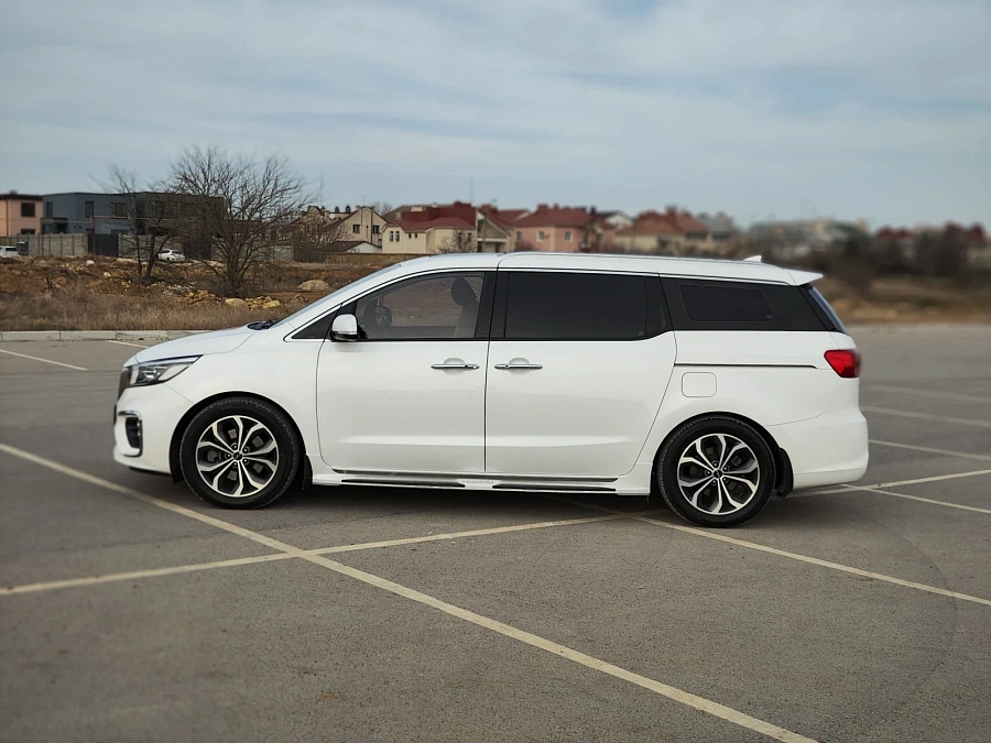 Kia Carnival, 2019г., передний привод, автомат