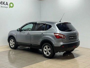 Nissan Qashqai, 2010г, передний привод, механика