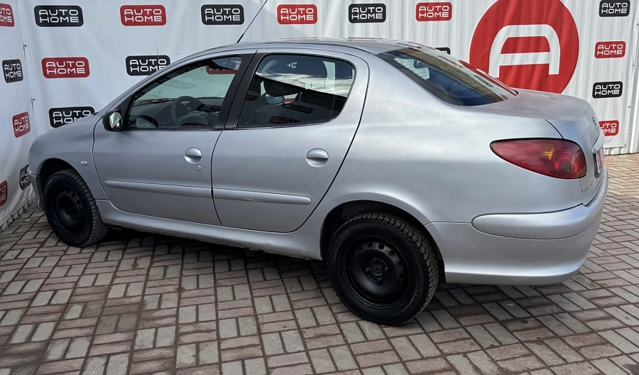 Peugeot 206, 2009г., передний привод, механика