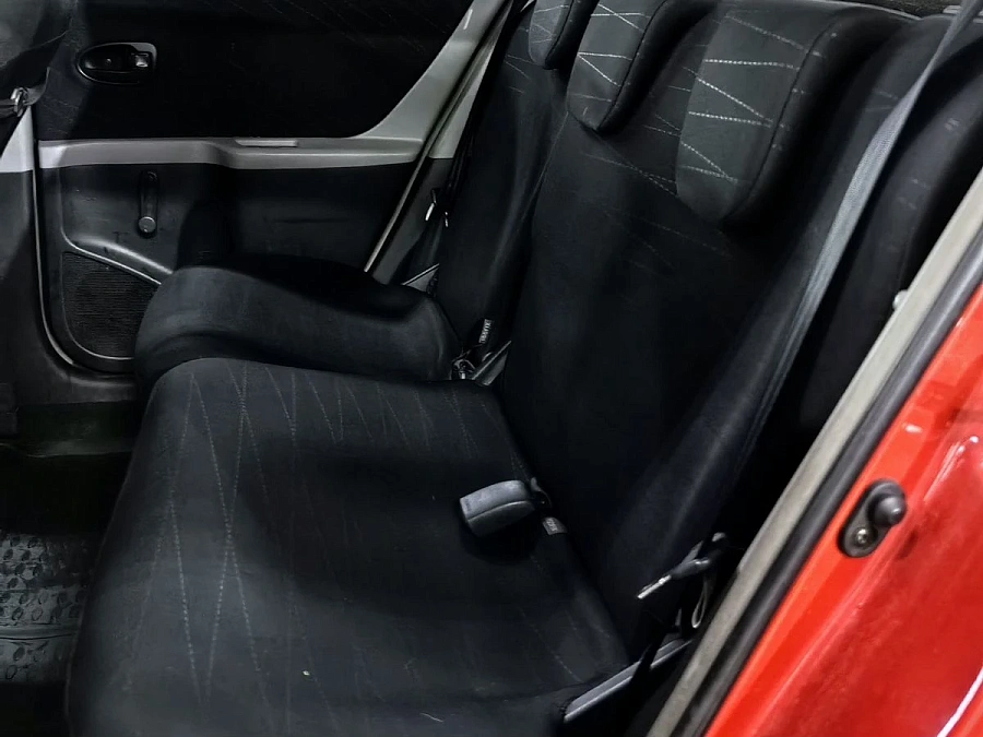Toyota Yaris, 2006г., передний привод, механика