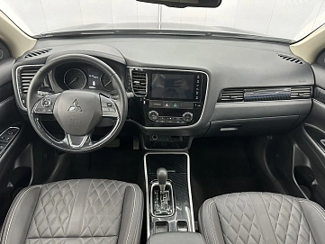 Mitsubishi Outlander, 2021г, передний привод, вариатор