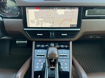 Porsche Cayenne, 2018г, передний привод, автомат
