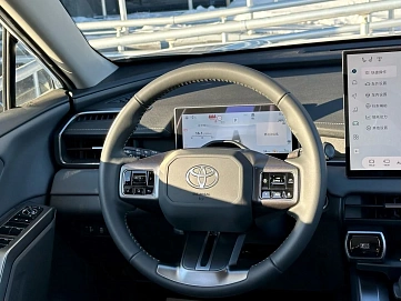 Toyota RAV4, 2025г, полный привод, вариатор