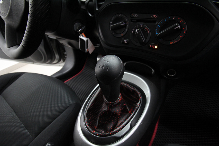 Nissan Juke, 2012г., передний привод, механика