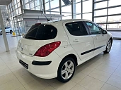 Peugeot 308, 2010г., передний привод, автомат