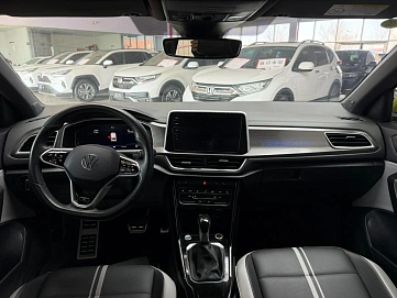 Volkswagen T-Roc, 2023г., передний привод, робот