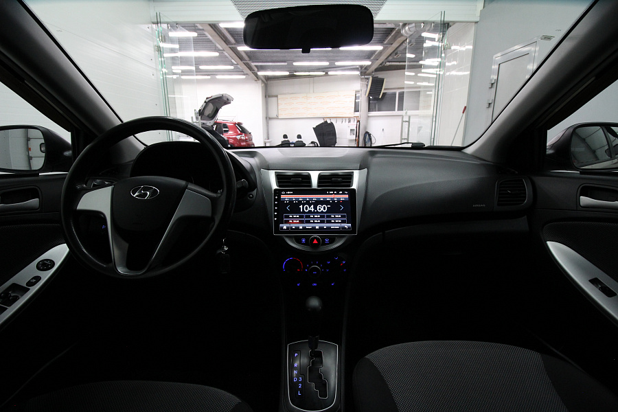 Hyundai Solaris, 2011г., передний привод, автомат