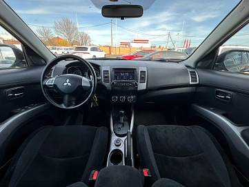 Mitsubishi Outlander, 2010г, передний привод, автомат