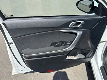 Kia Ceed, 2021г., передний привод, автомат