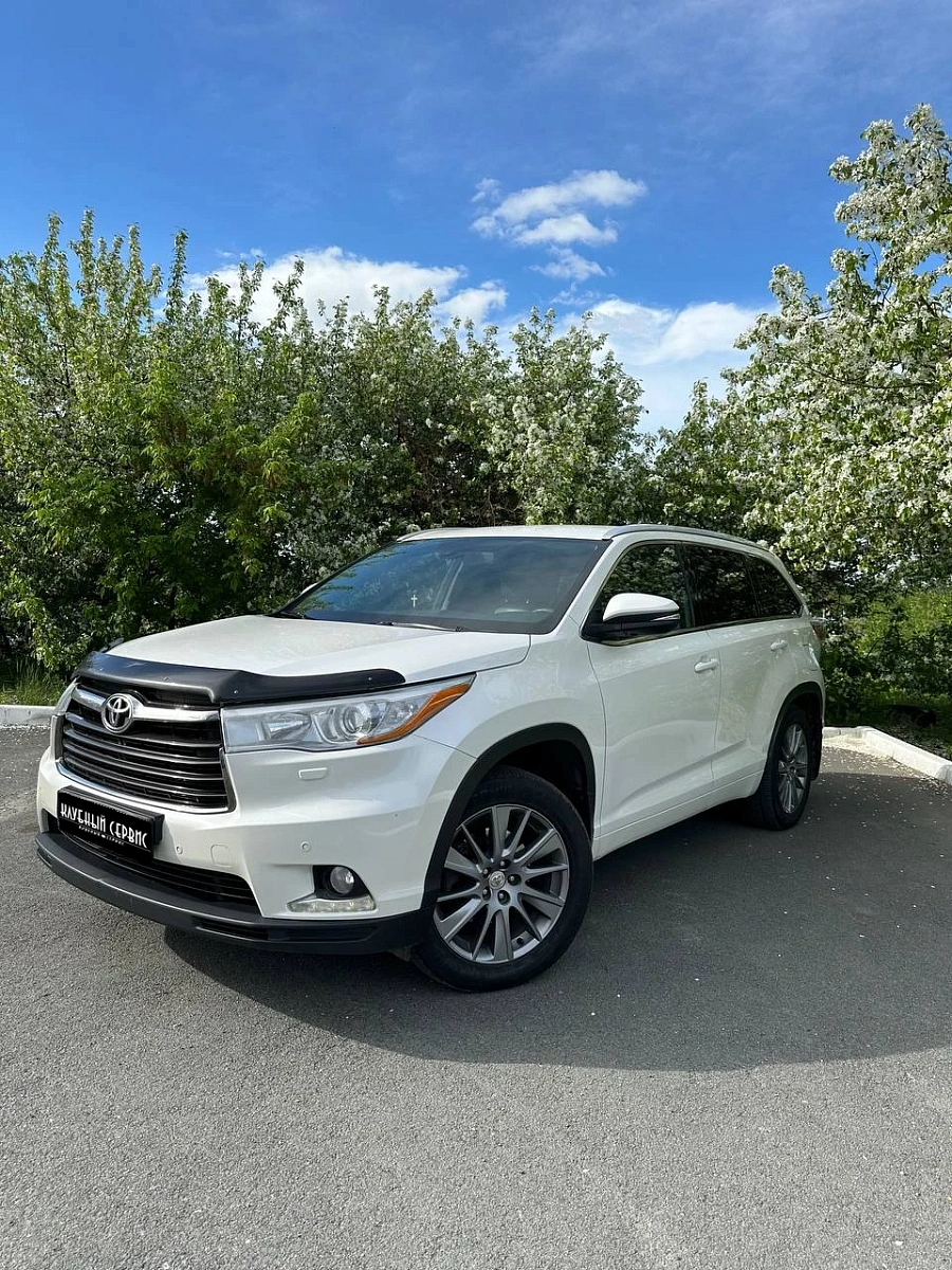 Toyota Highlander, 2015г., полный привод, автомат