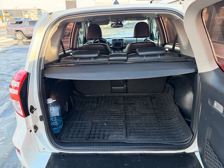 Toyota RAV4, 2011г., полный привод, вариатор