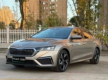 Skoda Octavia, 2021г, передний привод, робот