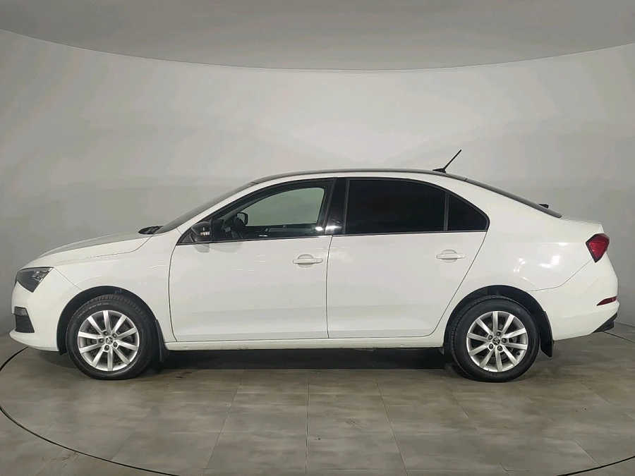 Skoda Rapid, 2021г., передний привод, робот