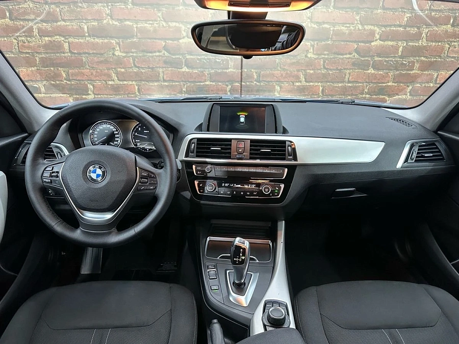 BMW 1 серии, 2018г., задний привод, автомат