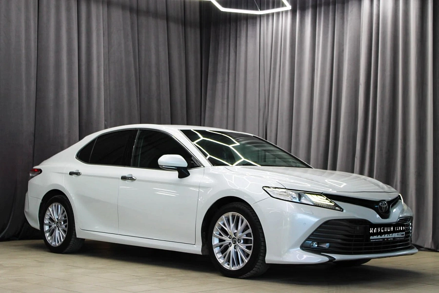 Toyota Camry, 2019г., передний привод, автомат