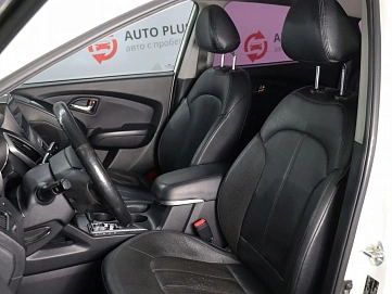 Hyundai Tucson, 2011г, передний привод, автомат