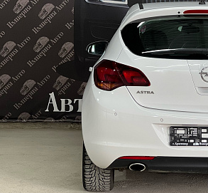 Opel Astra, 2011г, передний привод, автомат